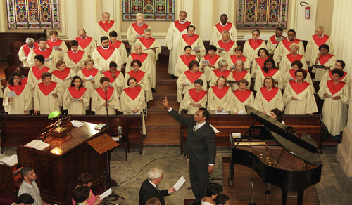 Informações sobre os coros da Catedral Evangélica de São Paulo - Coro Misto, Coro Feminino, Coro Homens de Fé e Coral de Bach