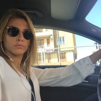 fiorentina.amo lo sport e le emozioni che regala. sushi, pesce, pasta, vino, caffe, sole, mare, libri, musica e viaggi le passioni.chaos is a friend of mine