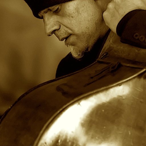 Sal LA ROCCA discovers #jazz in the early 80's and switches to double bass which he intensively explores on his own, taking as a model Paul CHAMBERS.