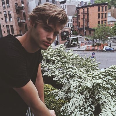 keeganrpghtd's profile picture. if you wanna talk, baby use your hands