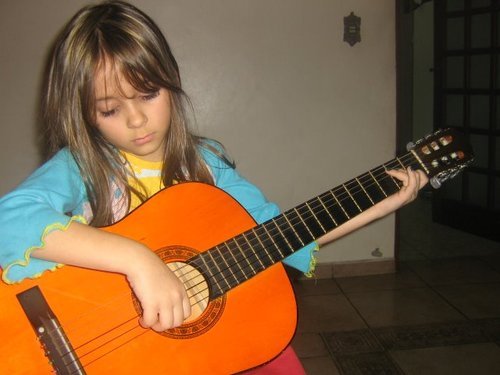 eu adoro cantar, tocar e dançar!!!
