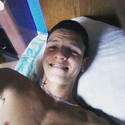 16 anos = Capricórniano = Capixaba = Estadista de Sociologia , Geografia , Ciências Sociais , Filosofia , História , Português .