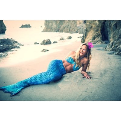 apefit's profile picture. Personal Trainer and Food Psychology Coach who has a passion for life and for helping people live their best lives!!