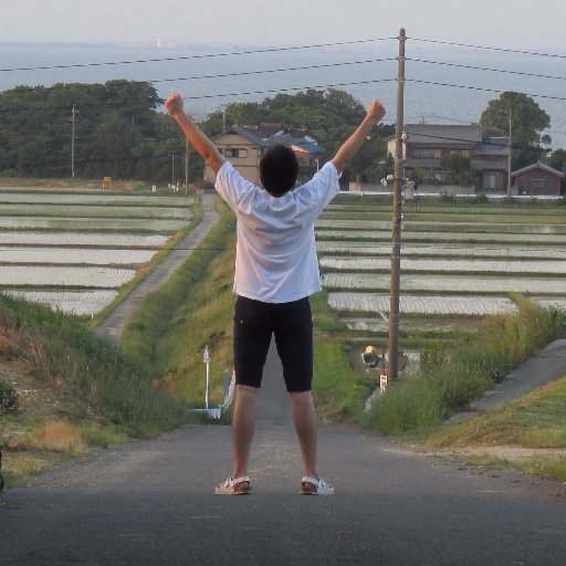 工場でネジを締め続ける地獄のような生活から 脱出をするために自分でビジネスをする道を選びました！ 今は何のために生きているのか分からない絶望的な毎日ではなく、 いろんなビジネスに取り組んだりと充実した生活を送っています！ 僕の詳しい自己紹介はこちらをご覧ください。