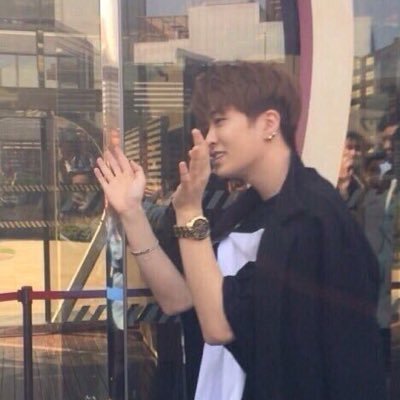 youngjae_kfc's profile picture. Play date.