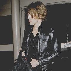 ashtonxrpdm's profile picture. euh ...