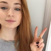 guardando user (@sophiertrner) 's Twitter Profile
