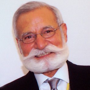 Médico Internista. Neurooftalmólogo clínico. Profesor Titular del Clínica Médica, Universidad Central de Venezuela, Premio Alma Mater de la UCV 2.017