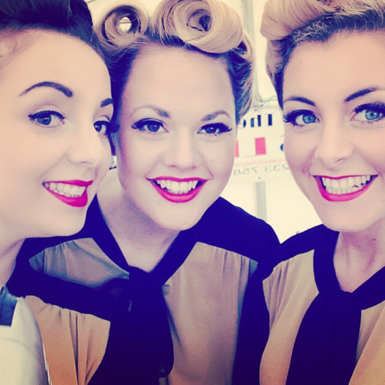 Premier UK 1940s Andrews Sisters style vocal trio. We perform for and organise 1940s events/shows/gigs. 

Email-info@thethreebelles.com 

Call-07756878741