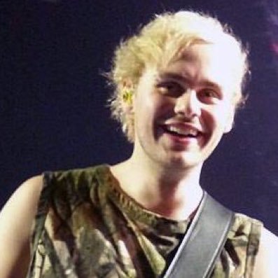 michael is beautiful but when he smiles all the stars somehow get brighter | @cheersIads