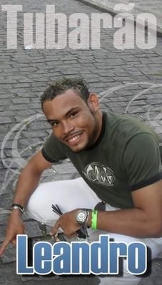 Apelido : Tubarão - Kbeça, 
Libriano, 
33 anos,
Carioca(papa-goiaba),
Umbandista, 
Flamenguista Roxo e
Sambista
Prático: Jiujitsu