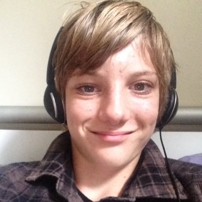 I love teen girls that are cute plz message me and follow me thx