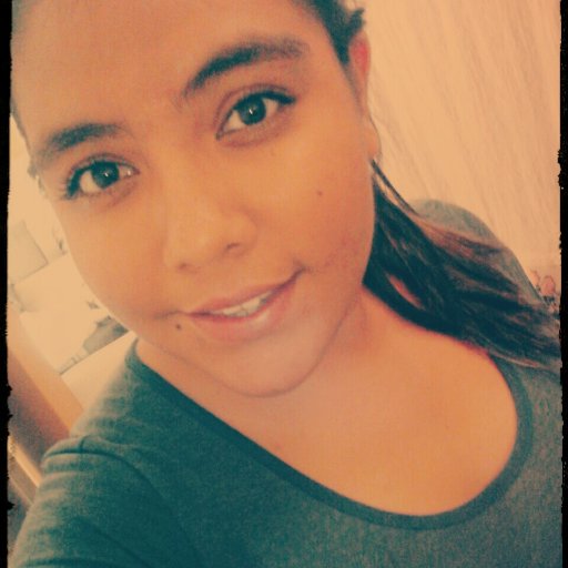 Sé realista, estás sufriendo por algo que tú creaste, otra persona a la que le estás llorando. ♥ Mi sueño:Ser escritora y boxeadora profesional ♥ 29-08-00 ♥