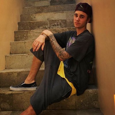 _nomoreproblems's profile picture. Lιкє α fαηтαѕу ιη fяσηт σf мє ǀ тнιηк тнαт ѕσмєтнιηg ѕρєcιαƖ ιѕ gσιηg ɗσωη .