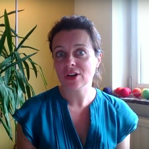 Chroniques à Pexy : vidéos d'humour acido-naïf sur l'actualité (FB/youtube) ! Comédienne & Improvisatrice... #actress #improvisation #singer