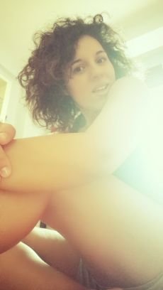 SignoraBluthner's profile picture. Io sono un mondo in me stesso: e intendo d’emanciparmi perché mi manca la felicità che mi avete promesso.