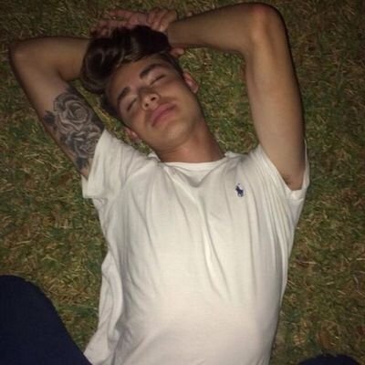 andyrpgtemple's profile picture. poor little boy.