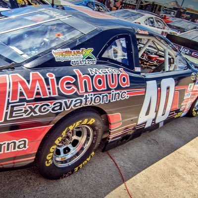 Équipe de course dans la série NASCAR Pinty's #NPS #40 / Race team competing in NASCAR Pinty's Series #NPS #40 Car.