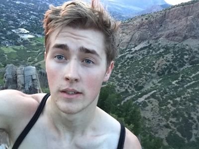 wyattjacobwalk2's profile picture. love life✌