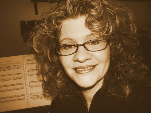 mom to 6, very into education, bike, run, into healthy food, alternative meds, music teacher, writer