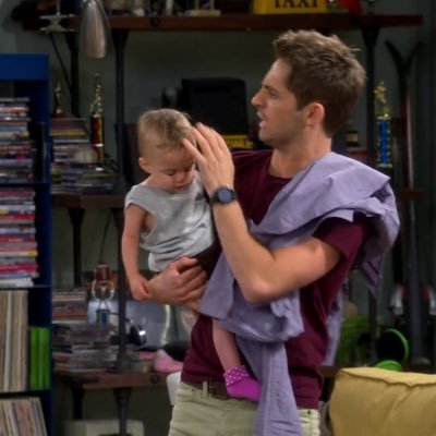 emmawheeIer's profile picture. uh, one sock is good, right? that's fashion-y.