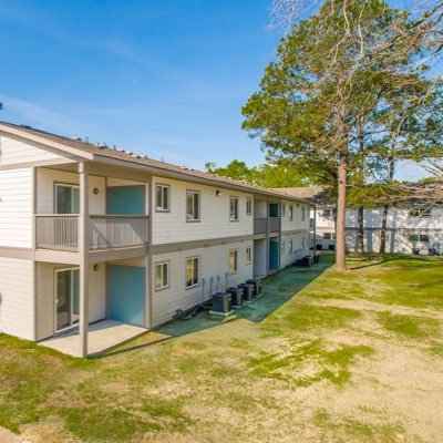 New, affordable, convenient apartment living in Baton Rouge, Louisiana 2000 Brightside Drive (225) 372-8233! Follow us on IG @retreatatbrightside