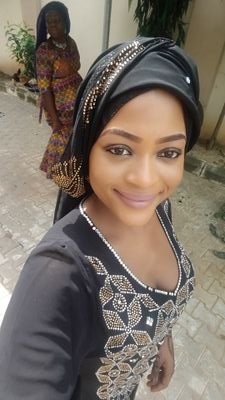 zeeshawna's profile picture. snapchat: zahara04 IG @zh_hara