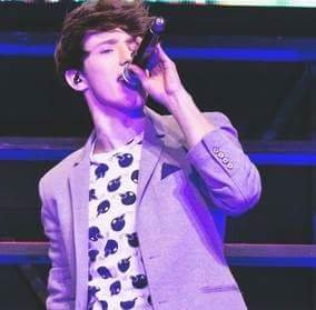 yeni_villal's profile picture. Lo que me hace especial, es que no quiero un unicornio, o un príncipe azul
¿Que es lo que quiero? fácil quiero conocer a CD9 y ser feliz