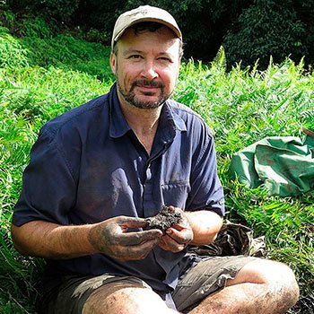 Tweets without backbone: 🐞🦋🐌🪰🪲🪱🕷️. A @NatGeo explorer of Indo-Pacific islands; extinctions. Palaeo-whisperer. SE. Australian inverts. Bug person @Deakin.