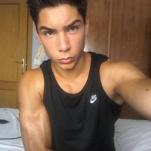 rufocarpintero's profile picture. Nacido en Guadalajara, 24 de julio del 97 amante de la música , clarinetista desde  los 5 años y taekwondista.