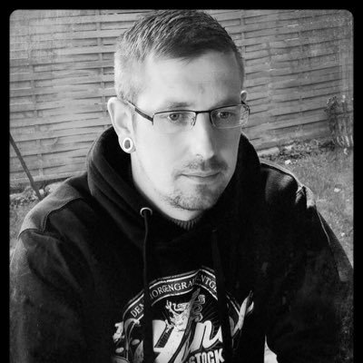 stze1985's profile picture. 