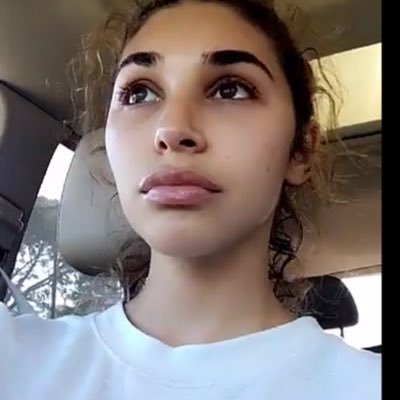 bellaboybye's profile picture. Going wit the flo ⛈