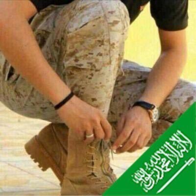 انَا تِلكّ الفتَاة الحالمہ بّ وَجنتيہآ لذِيذ المّلامحِ تحْمِل ب صدرهآ حَنان أمہآ وكِبْرياء أبِيہآ صَبيّہ جّذلہ تٺہم بِ الغرُورِ كَثيرا ؛$
