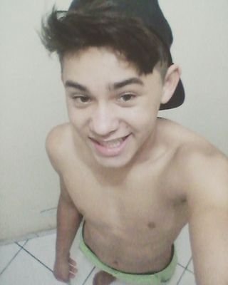 UM GAROTO QUE QUÉ SAIR DO MATO MAS O MATO NÃO QUÉ SAIR DELE
GOSTA DE ESTUDAR, FUTURO BRILHANTE,GOSTA DE DANÇAR,É FÃ DOS IRMÃOS ROCHA♊♊ E TEM UM CANAL NO YOUTUBE