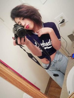 adriana012x's profile picture. 
