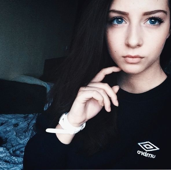 Hello! i am pretty girl from France. Want to meet for hard sex or webcam. Write me on link in tweets. My name camwhoreX