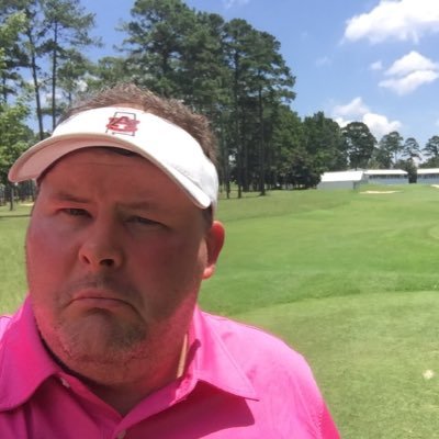 Passionate about hockey, golf, watches, marketing & e-commerce.