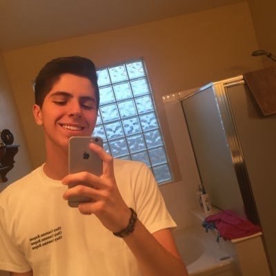 Godinelovesyou's profile picture. I'm coming back bitches