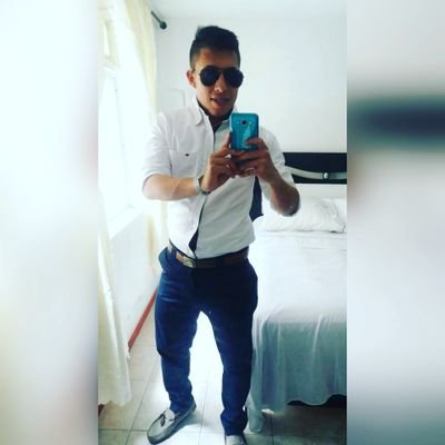•○● Una palabra no dice nada y al mismo tiempo lo esconde todo, igual que el viento esconde el agua como las flores que esconden lodo...•○●