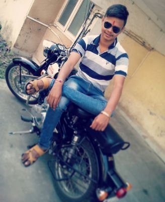 PadhiyarBoy's profile picture. wish me on 31st/7 

RAJPUTANA ATTITUDE ALWAYS