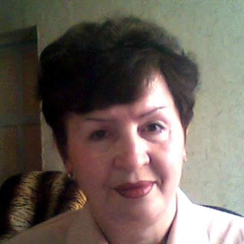 Живу на Урале! Воспитываю внуков. Люблю и уважаю людей! Люблю природу,музыку,юмор,развлечение,лес!