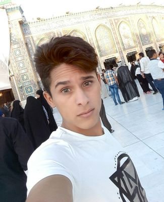 من العظماء من يشعر المرء بحضرته أنه صغير
ولكن العظيم بحق هو من يُشعر الجميع في حضرته بأنهم عظماء