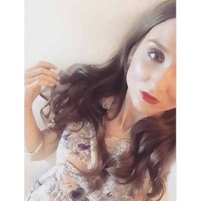 MissAdeleNilsen's profile picture. 22... | Brunette | Beauty Therapist | Fashion Lover | She leaves a sparkle wherever she goes ♡✨