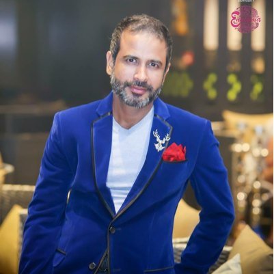 Designer n stylist since last 3 decades  in fashion industry. Doing show al around th globe. Specialise in haute couture for mens n womens.