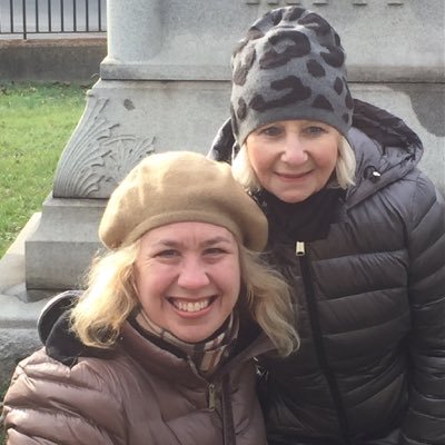 Coach/ Professional organizer specialzing in downsizing and closet consultations. I help people who are planning a move to better utilize their space
