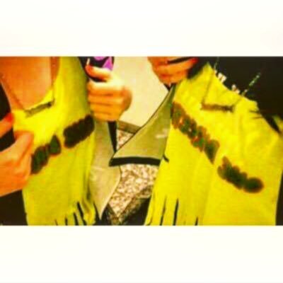 Sayuri この 1dつなぎ ほしい人rt どこで売ってるの 笑笑 一人ひとりの手形が入ってるなんて ほしすぎる ԅ ԅ Http T Co Zuyoc9xk