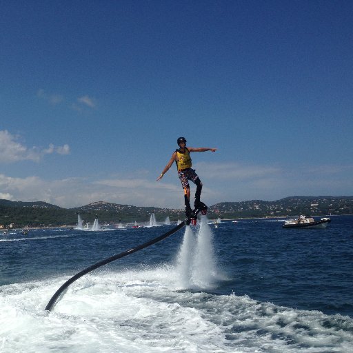 Première base de Flyboard de Cavalaire. Venez découvrir ou redécouvrir les joies de voler sur l'eau avec notre équipe !