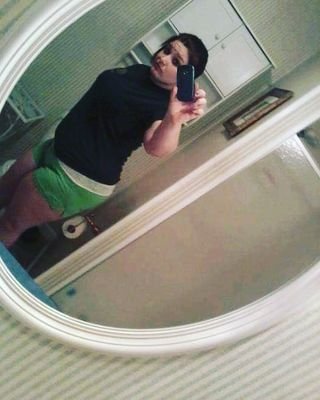 Hey I am Courtney I live in Charleston SC I love music it is my life I am a very down to earth girl I speak my mind and always honest :)