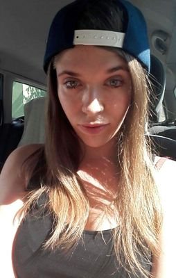 bannedfruit's profile picture. Mivan veled? Semmi?! Csak hess..nem kell a feketeleves...trógirl....reménytelenül menthetetlen és kifogástalan.