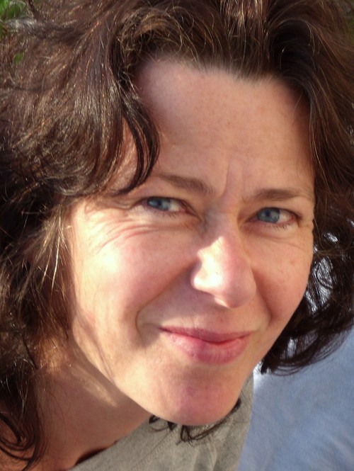 Communicatieadviseur, coordinator, huiswerkcoach, opruimer, fietst het liefst tegen de wind in, altijd en overal.